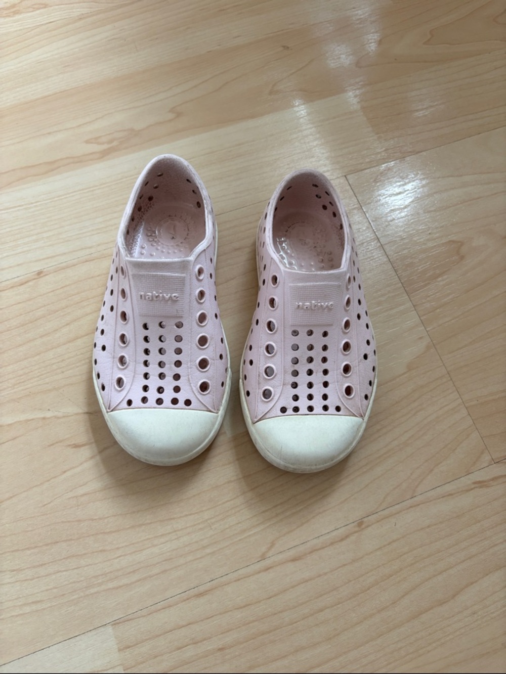 Native Kids Slip-On Water Shoes in Pale Pink with White Toe size 7